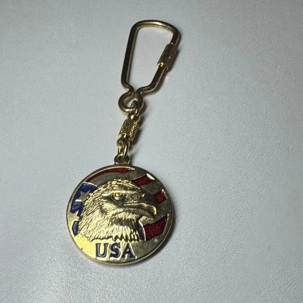 Vintage USA Eagle Keychain Gold Tone‎ Patriotic American Flag Souvenir
